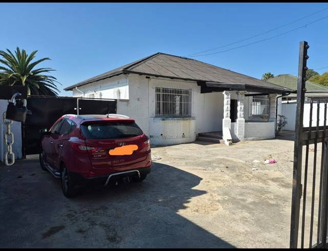 11 BEDROOM HOUSE FOR SALE IN WEBBER